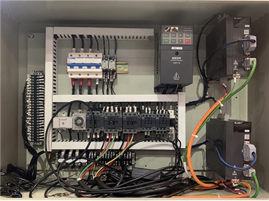 Utilisation de composants électriques de marque célèbre importés et nationaux